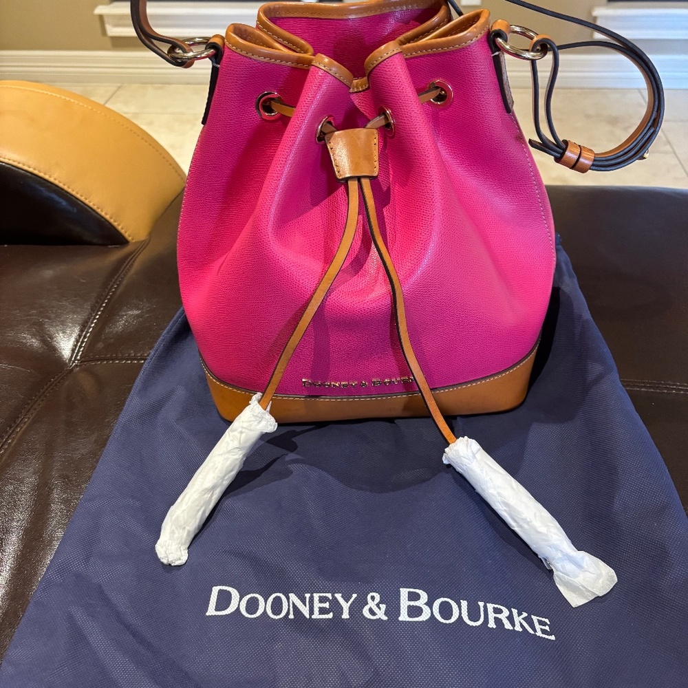 DOONEY & BOURKE HOT PINK HANDBAG AND WALLET